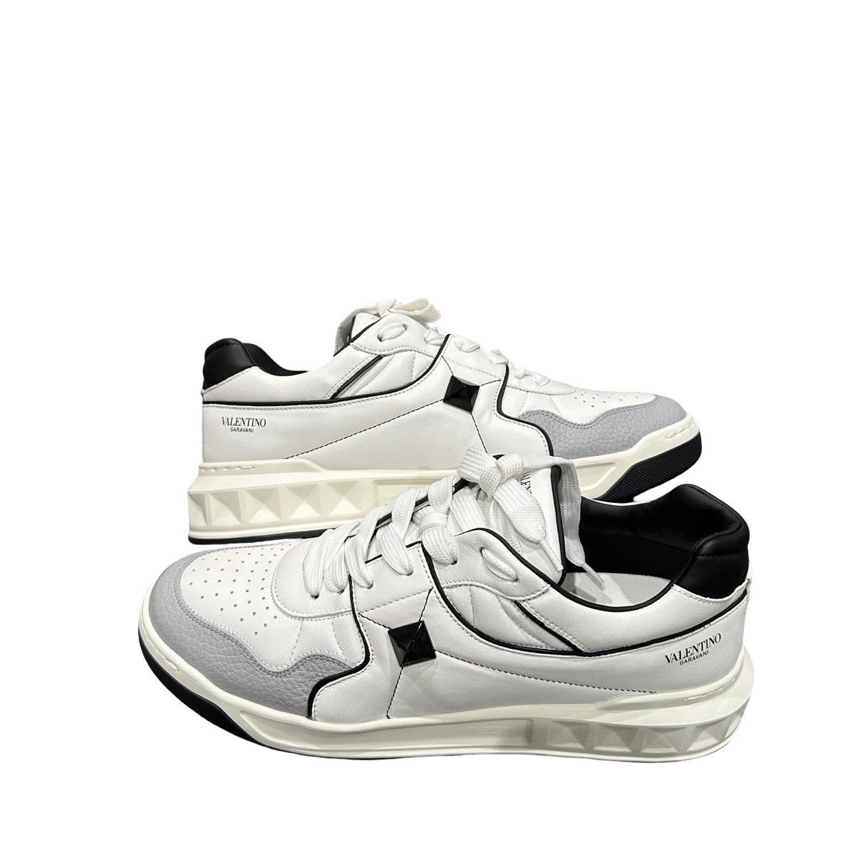 Valentino Valentino Garavani One Stud calfskin low-top sneakers Size US 11 / EU 44 - 4 Thumbnail