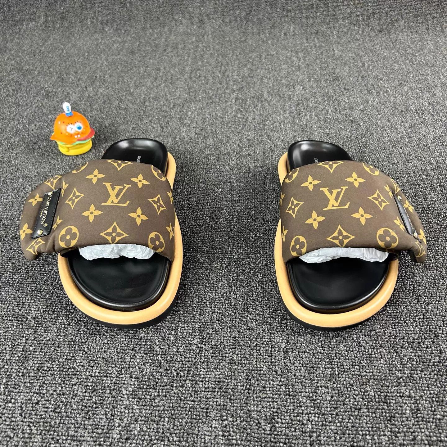 Louis Vuitton Louis Vuitton Monogram Slipper Size 38 Near New Size US 7.5 / IT 37.5 - 2 Thumbnail