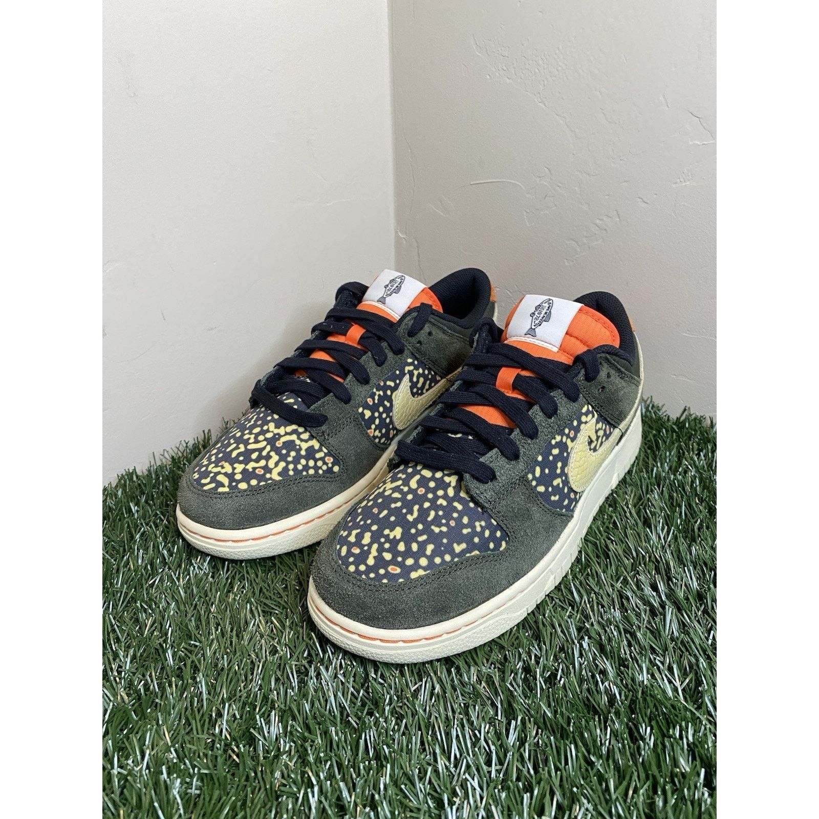 Nike Nike Dunk SE “Gone Fishing Rainbow Trout” Size 9 US | NEW Size US 9 / EU 42 - 2 Thumbnail