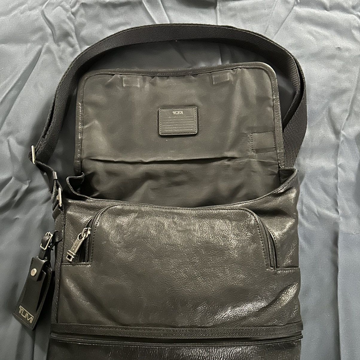 Tumi Tumi All Leather Alpha Bravo Beale Mini Messenger Size ONE SIZE - 5 Thumbnail