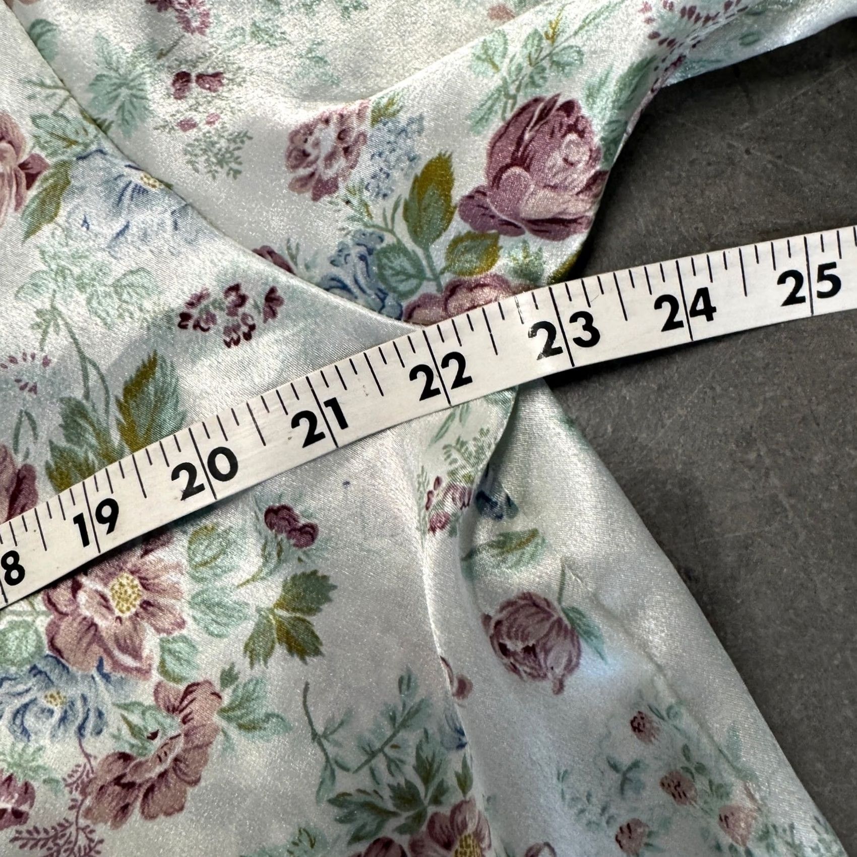 Victoria's Secret VINTAGE Victoria's Secret Gold Label Floral Button Up Longsleeve Satin Top L White Womens Shirt Size L / US 10 / IT 46 - 6 Thumbnail