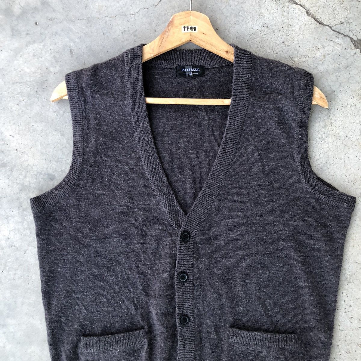 Japanese Brand Grey V-Neck Sweater Vest Cardigan With Pocket Size US M / EU 48-50 / 2 - 4 Thumbnail