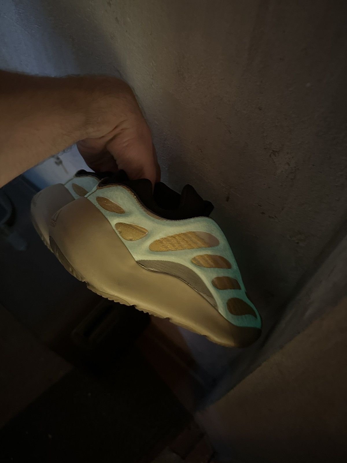 Adidas × Kanye West Adidas YEEZY 700 V3 Safflower Size 7,5 US Size US 7.5 / EU 40-41 - 13 Thumbnail