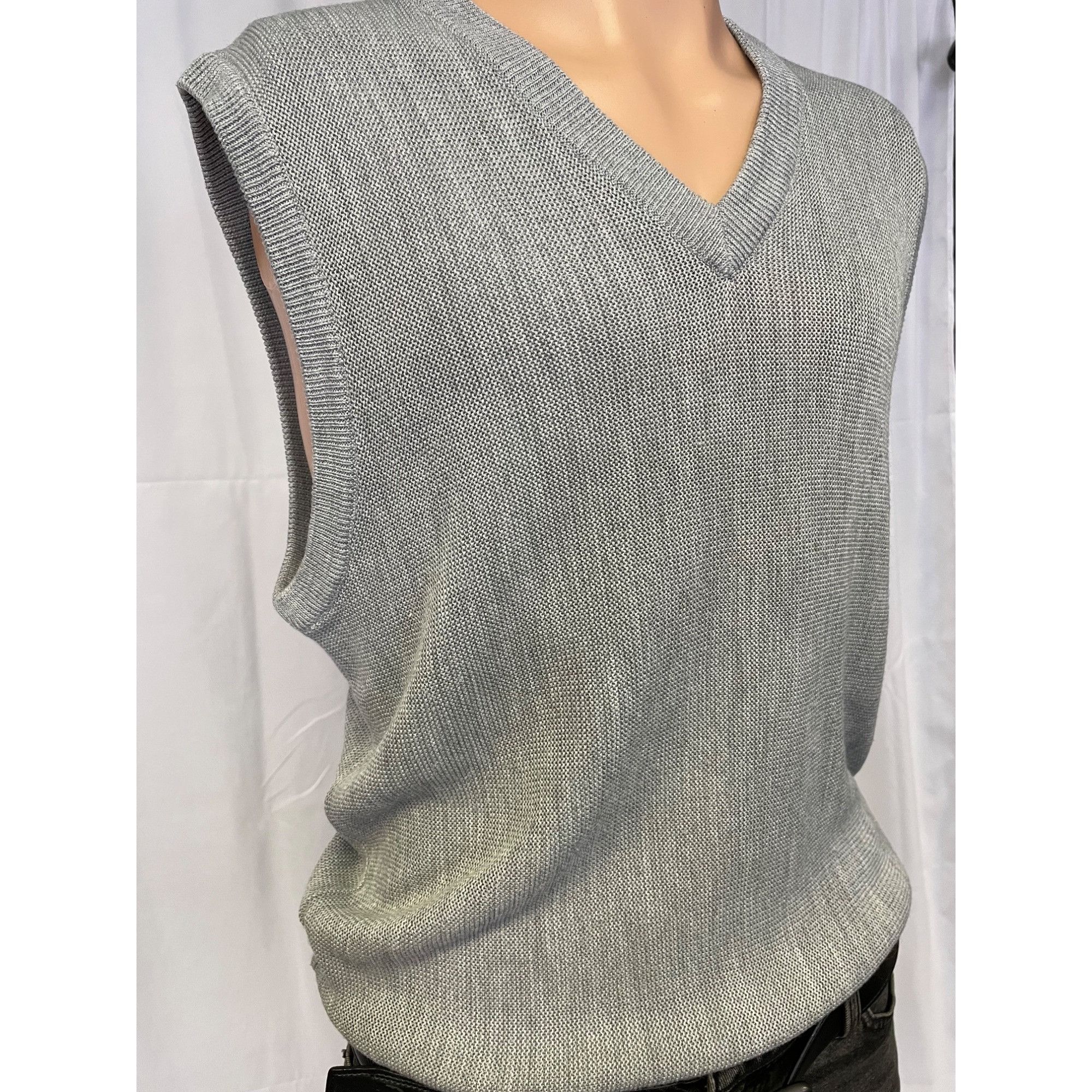 Dockers Dockers Golf Mens Grey V-Neck Sweater Vest Size M Acrylic SK Size US M / EU 48-50 / 2 - 2 Thumbnail