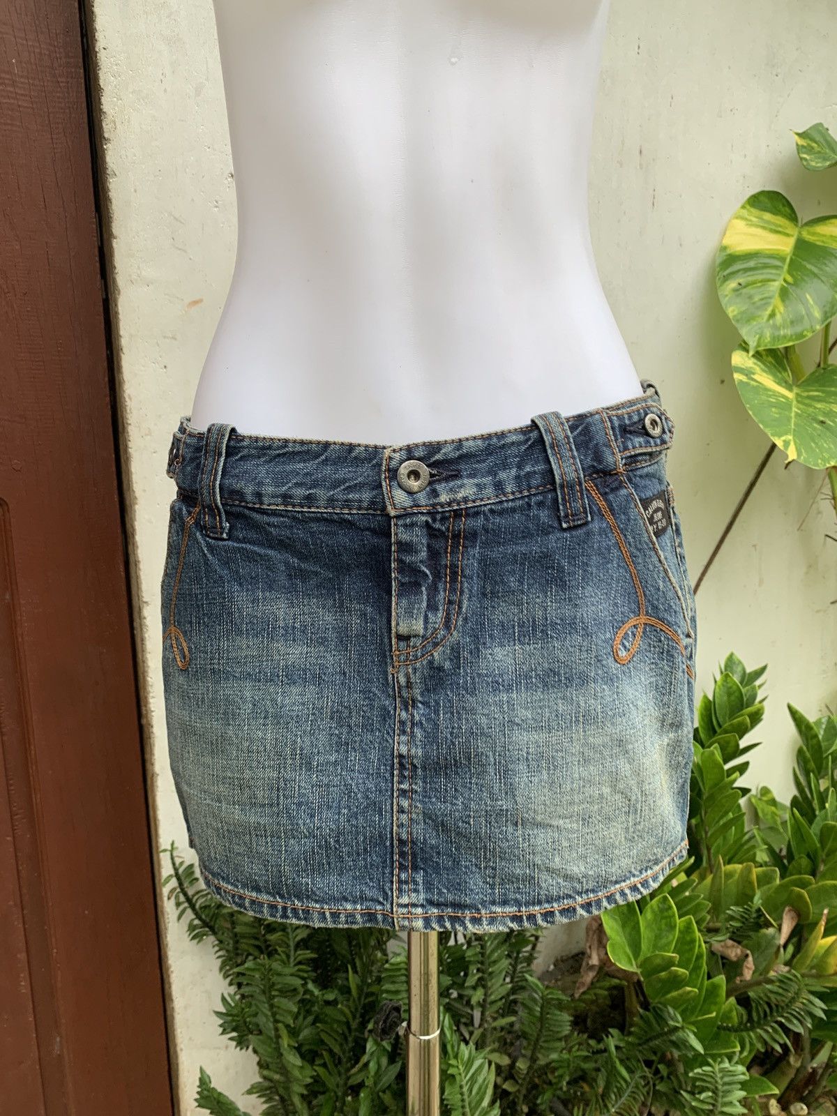 Calvin Klein Calvin Klein Jeans NY Washed Pocket Accent Mini Jeans Skirt Size 25" / US 0 / IT 36 - 2 Thumbnail
