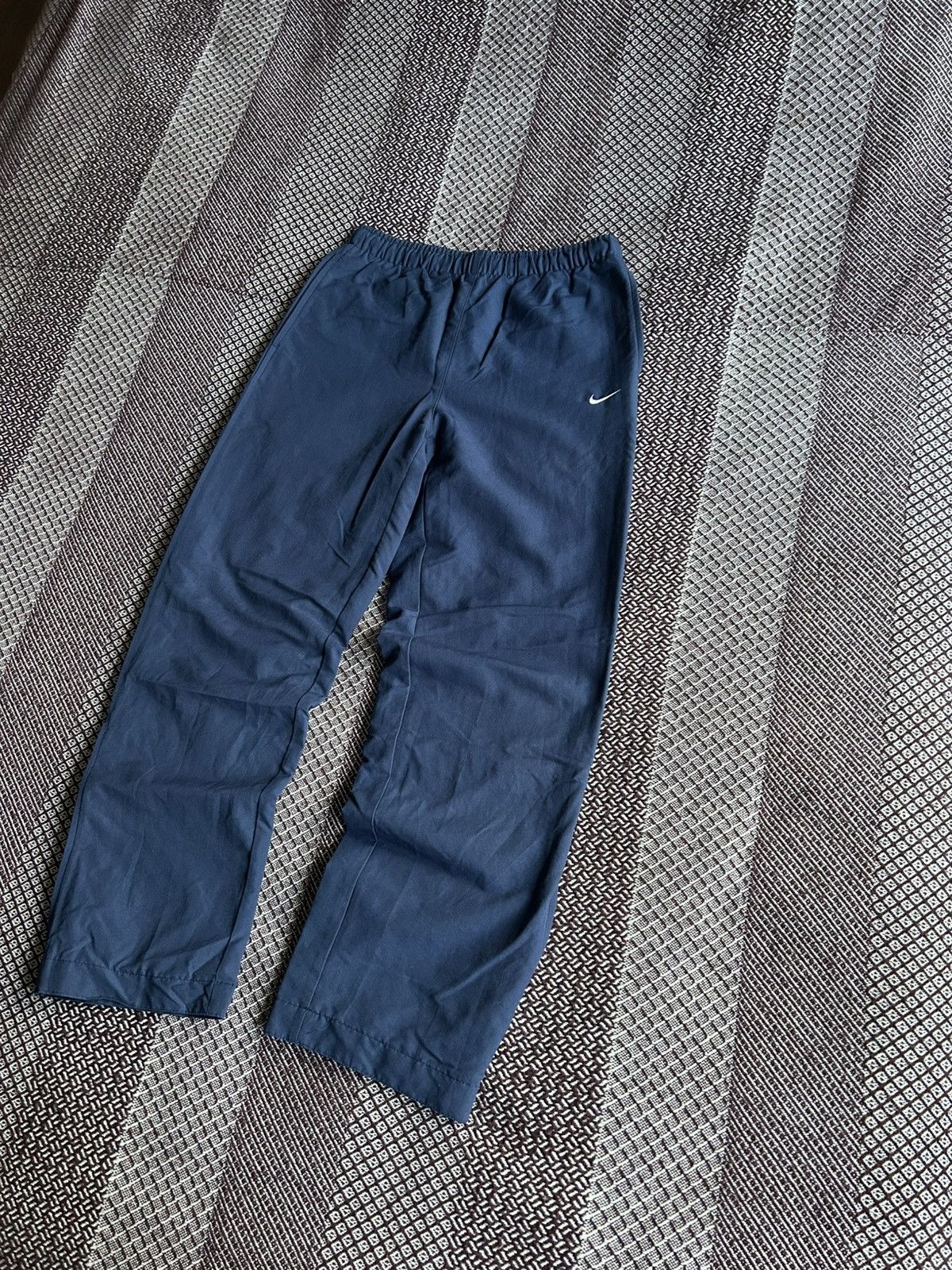 Nike × Vintage Vintage Nike Y2K Nylon Baggy Sportswear Track Pants Blue Size 25" / US 0 / IT 36 - 2 Thumbnail