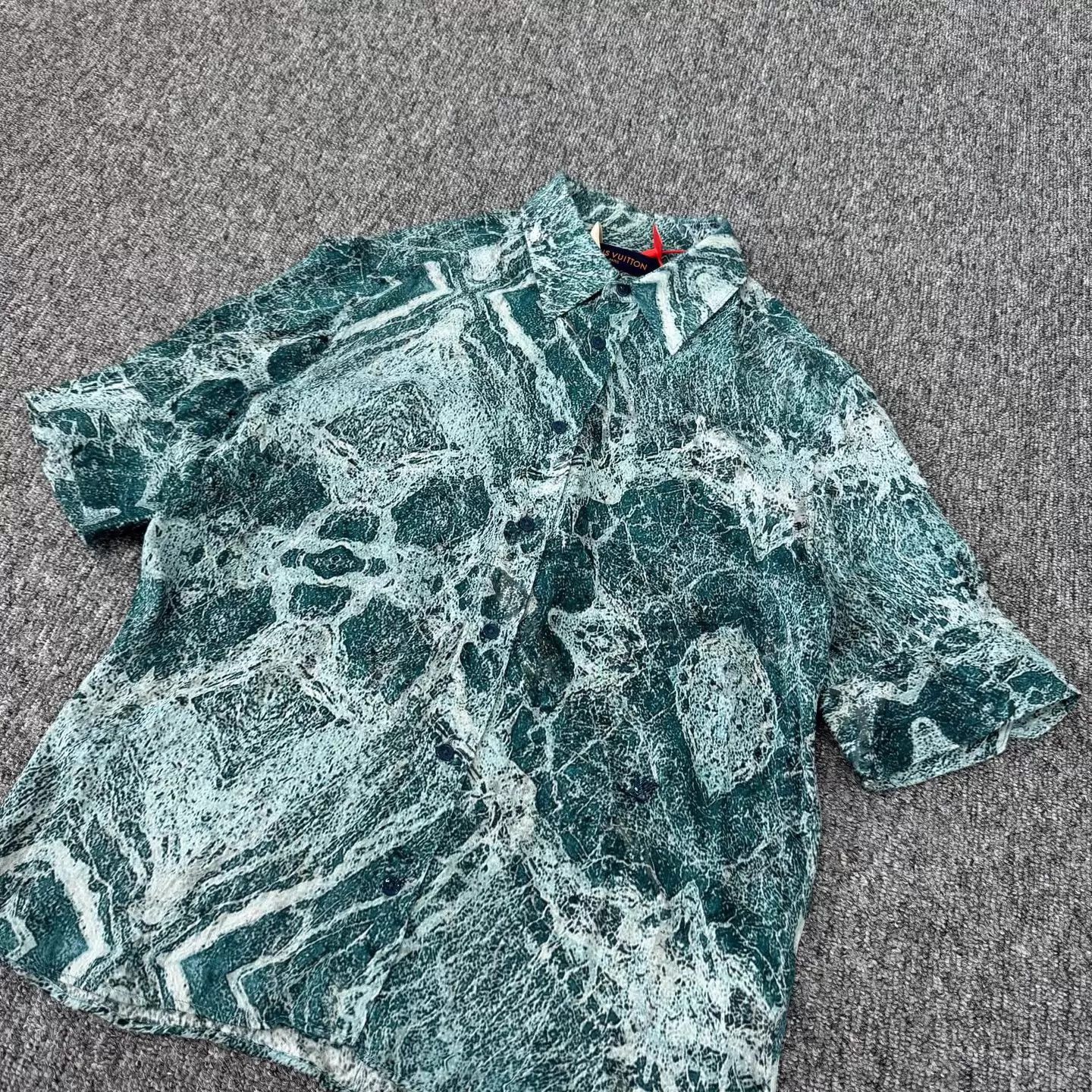 Louis Vuitton LV Turquoise Marbled Silk SS Shirt S 98 New Unisex Size S / US 4 / IT 40 - 3 Thumbnail
