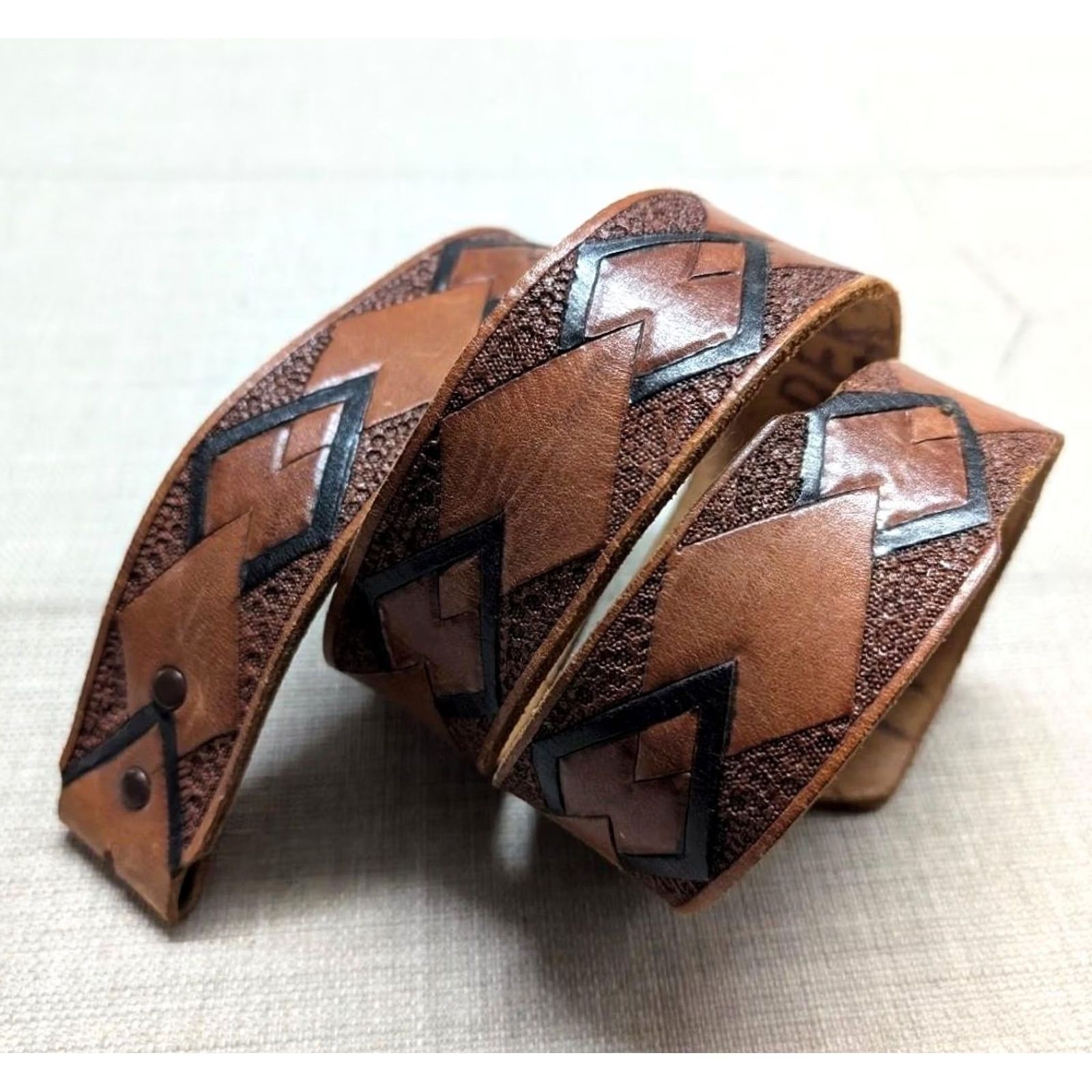 Vintage VINTAGE Western Belt Geometric Geometric 36 brown leather mens belt with buckle snaps 1970s 1-1/2" wide Size 36 - 2 Thumbnail