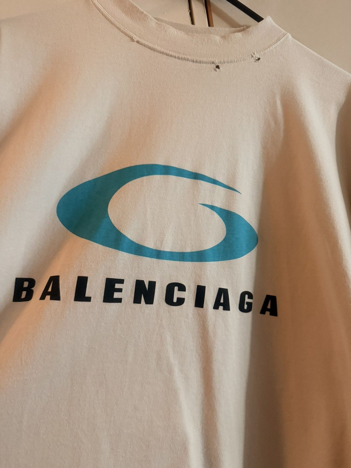 Balenciaga White loop sports icon cropped shirt Size US M / EU 48-50 / 2 - 4 Thumbnail