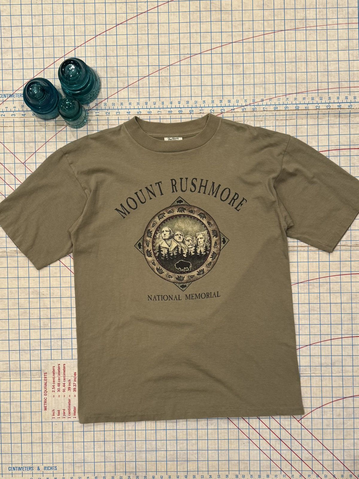 Vintage Vintage Mount Rushmore Graphic Tee Mens Size Large USA Made Size US L / EU 52-54 / 3 - 1 Thumbnail