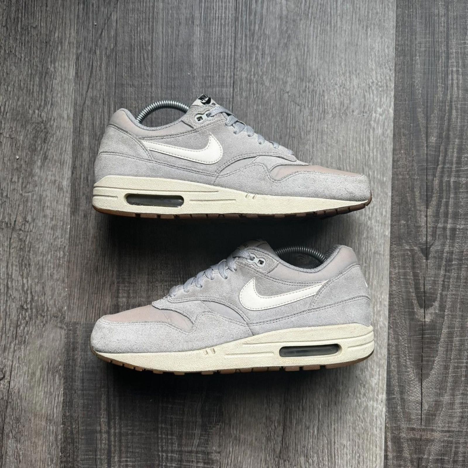 Nike NIKE • Air Max 1 "2014 Matte Silver" (9M) Size US 9 / EU 42 - 2 Thumbnail
