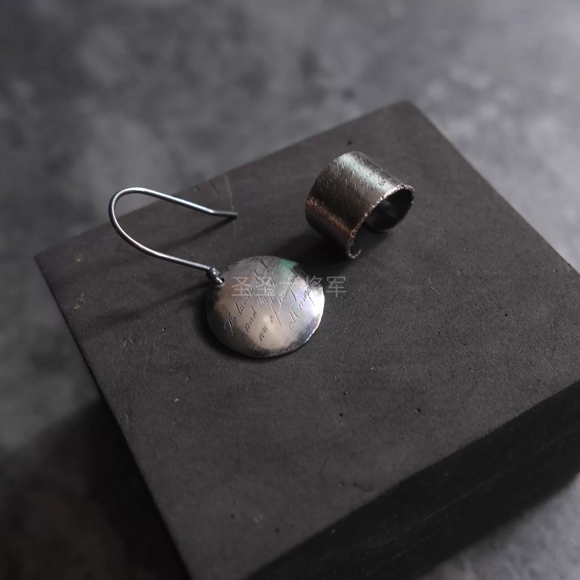 DETAJ Detaj Uma Wang Luna Shakespeare Poem Earrings Small Size ONE SIZE - 6 Thumbnail