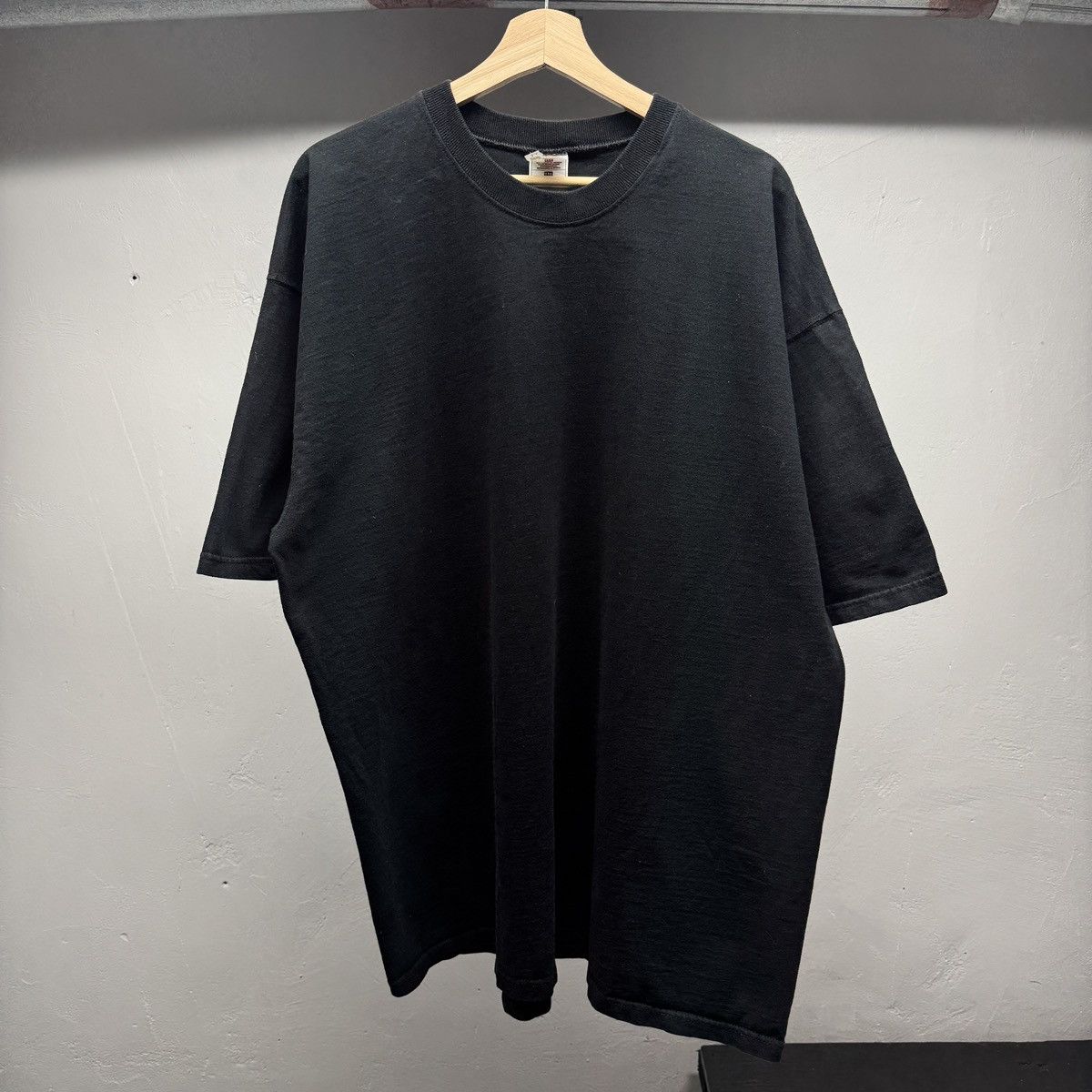 Vintage 90s Heavy Black Blank Shirt ERD Grunge Chrome Faded Thrashed Size US XXL / EU 58 / 5 - 1 Thumbnail