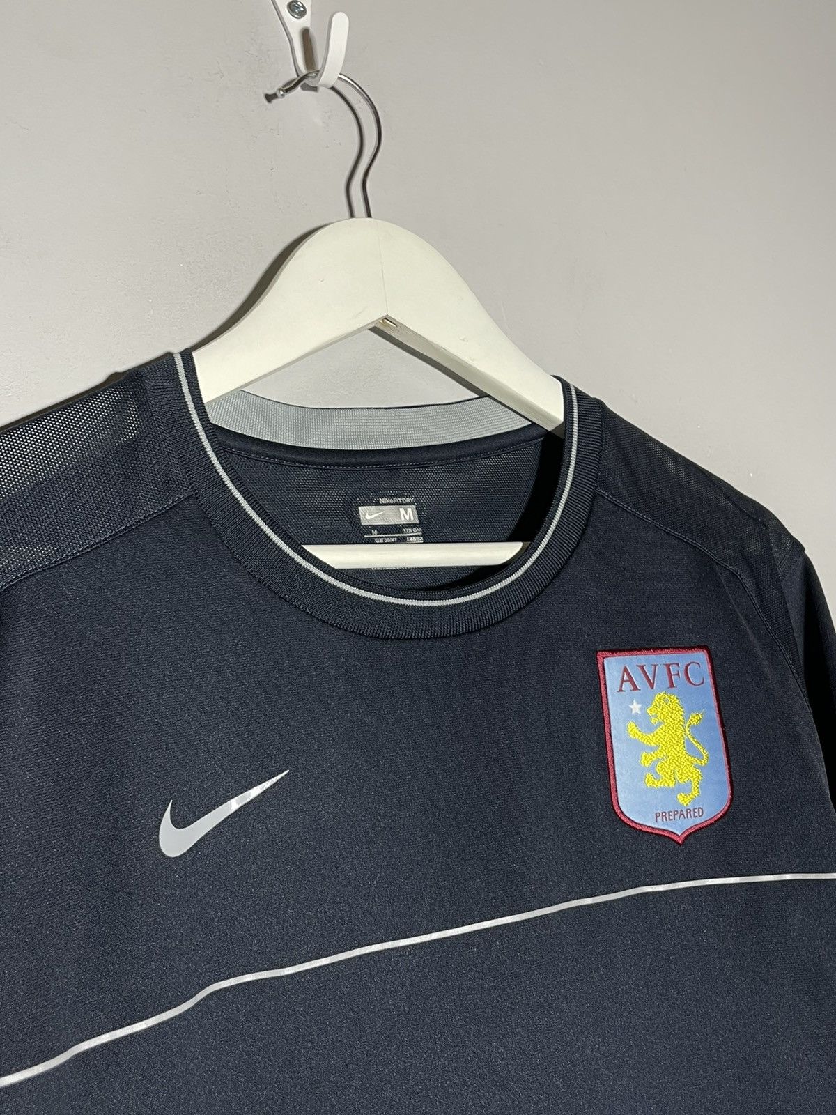 Nike Aston Villa Nike Y2k Streetwear Hype Training Football Shirt Size US M / EU 48-50 / 2 - 3 Thumbnail