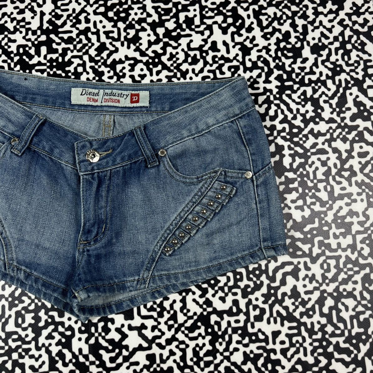 Diesel Vintage Y2K Diesel Japanese Style Retro Sexy Denim Shorts Size 30" / US 8 / IT 44 - 7 Thumbnail