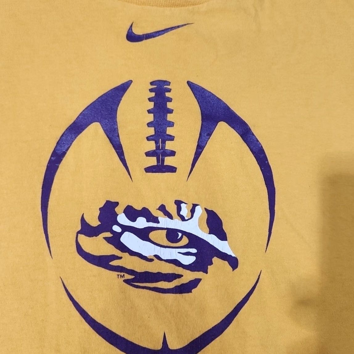 Nike VINTAGE LSU Eye Of Tiger T-Shirt Men 2XL Gold Core Logo Football Nike Patch Size US XXL / EU 58 / 5 - 2 Thumbnail