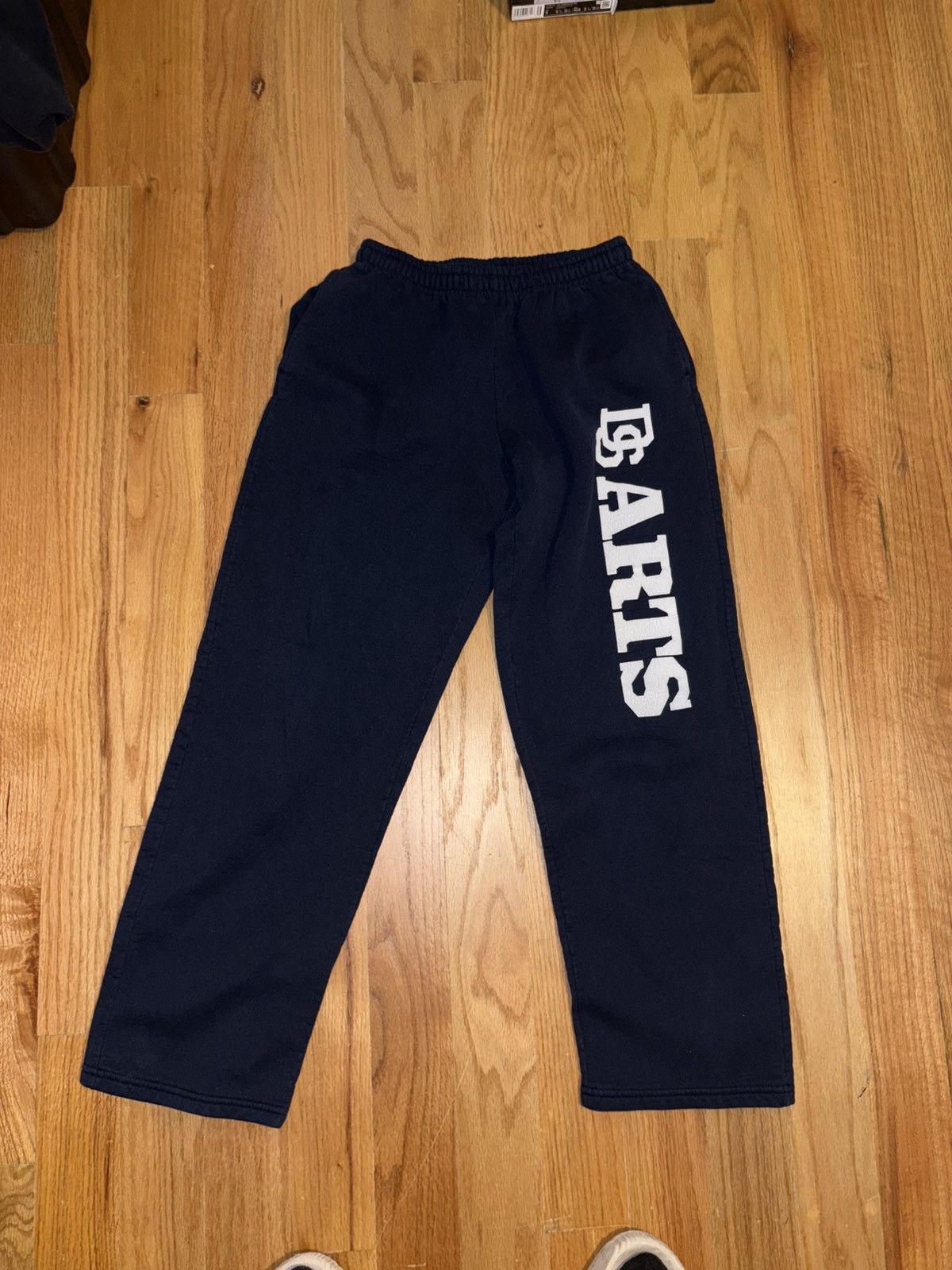 Gildan Navy vintage Art sweatpant Size US 28 / EU 44 - 1 Thumbnail