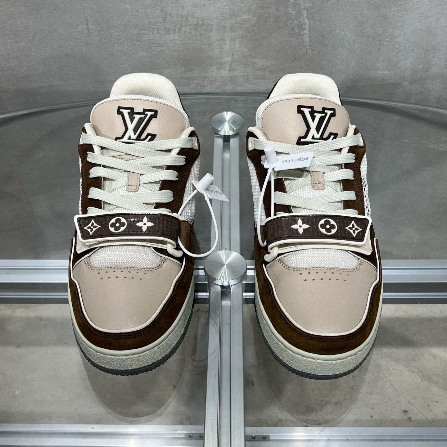 Louis Vuitton Louis Vuitton Training Lowtop Sneakers 7 Men Size US 7 / EU 40 - 1 Thumbnail