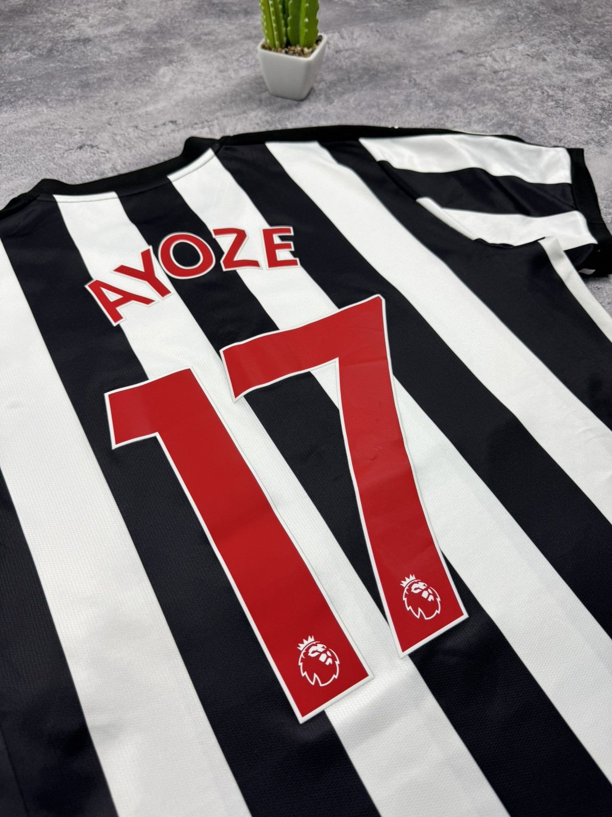 Vintage NEWCASTLE UNITED 17-18 Home Shirt Puma 125 Years AYOZE #17 Size US M / EU 48-50 / 2 - 17 Thumbnail