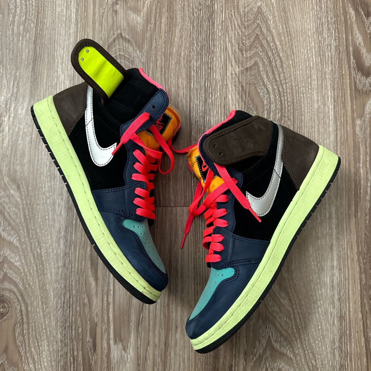 Jordan Brand × Nike 2020 Air Jordan Retro 1 'Tokyo Biohack' Size US 8.5 / EU 41-42 - 2 Thumbnail
