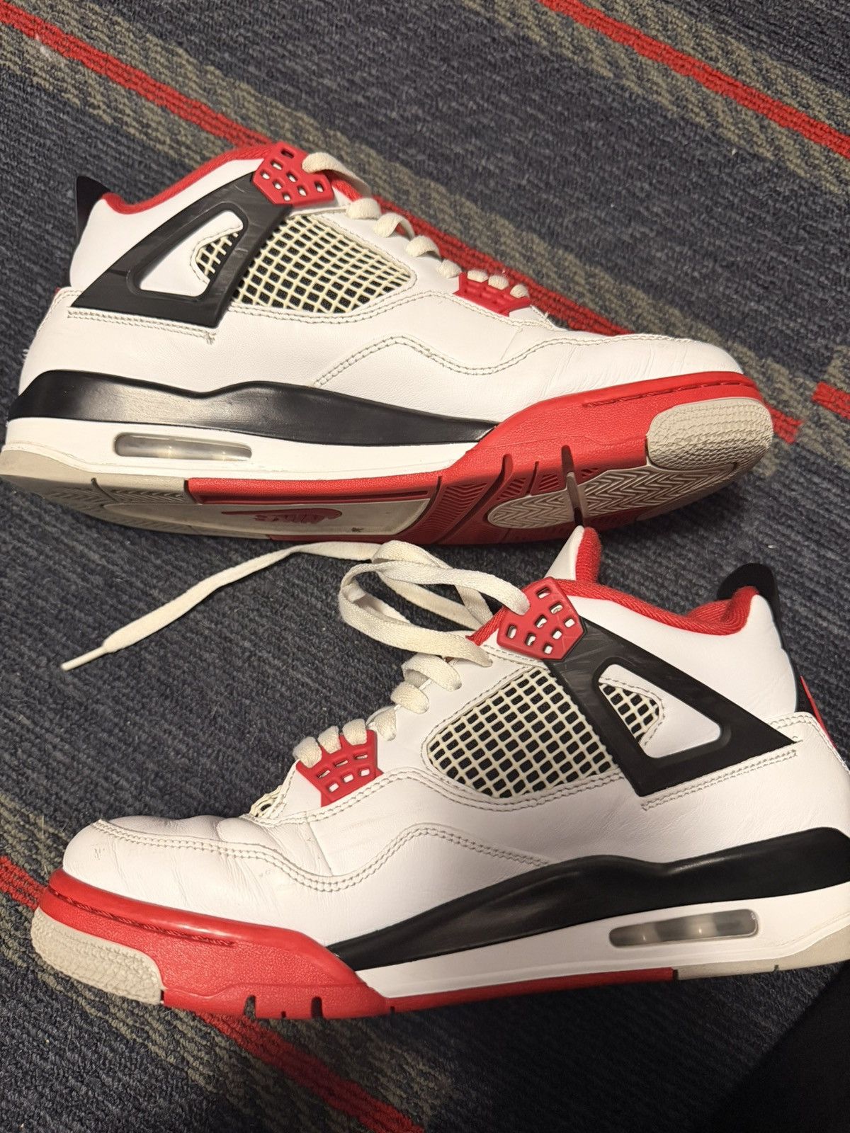 Jordan Brand 2020 Jordan 4 Fire Red Size US 10.5 / EU 43-44 - 2 Thumbnail