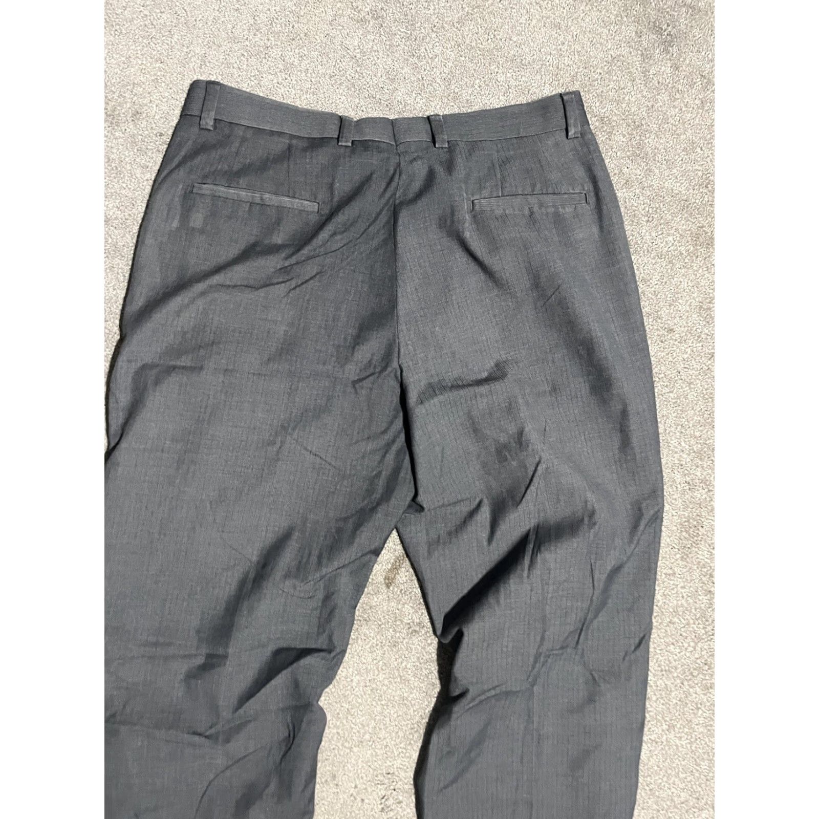 Kenneth Cole KENNETH COLE Reaction Pleated PANTS 36x26 Gray Solid Dress Pants Mens Front Flat Front Chino Cotton 36 Waist 26 Inseam Regular Size Size US 36 / EU 52 - 4 Thumbnail