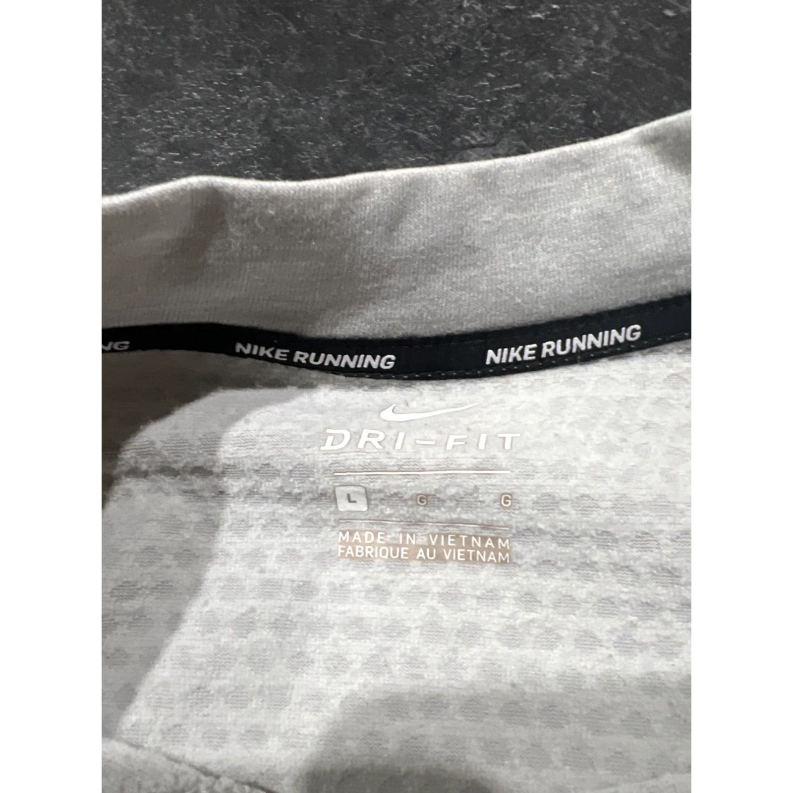 Nike VINTAGE Nike Running Therma-Sphere Long Sleeve Top Women's L Gray AJ8671-059 Size L / US 10 / IT 46 - 7 Thumbnail