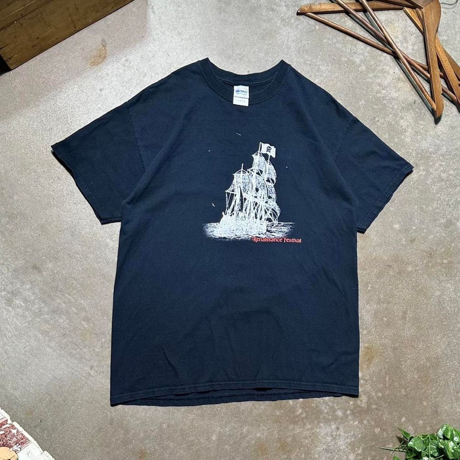 Gildan Vintage Y2K Pirate Ship Tee Sailboat Indie Ocean Shirt Size US L / EU 52-54 / 3 - 1 Thumbnail