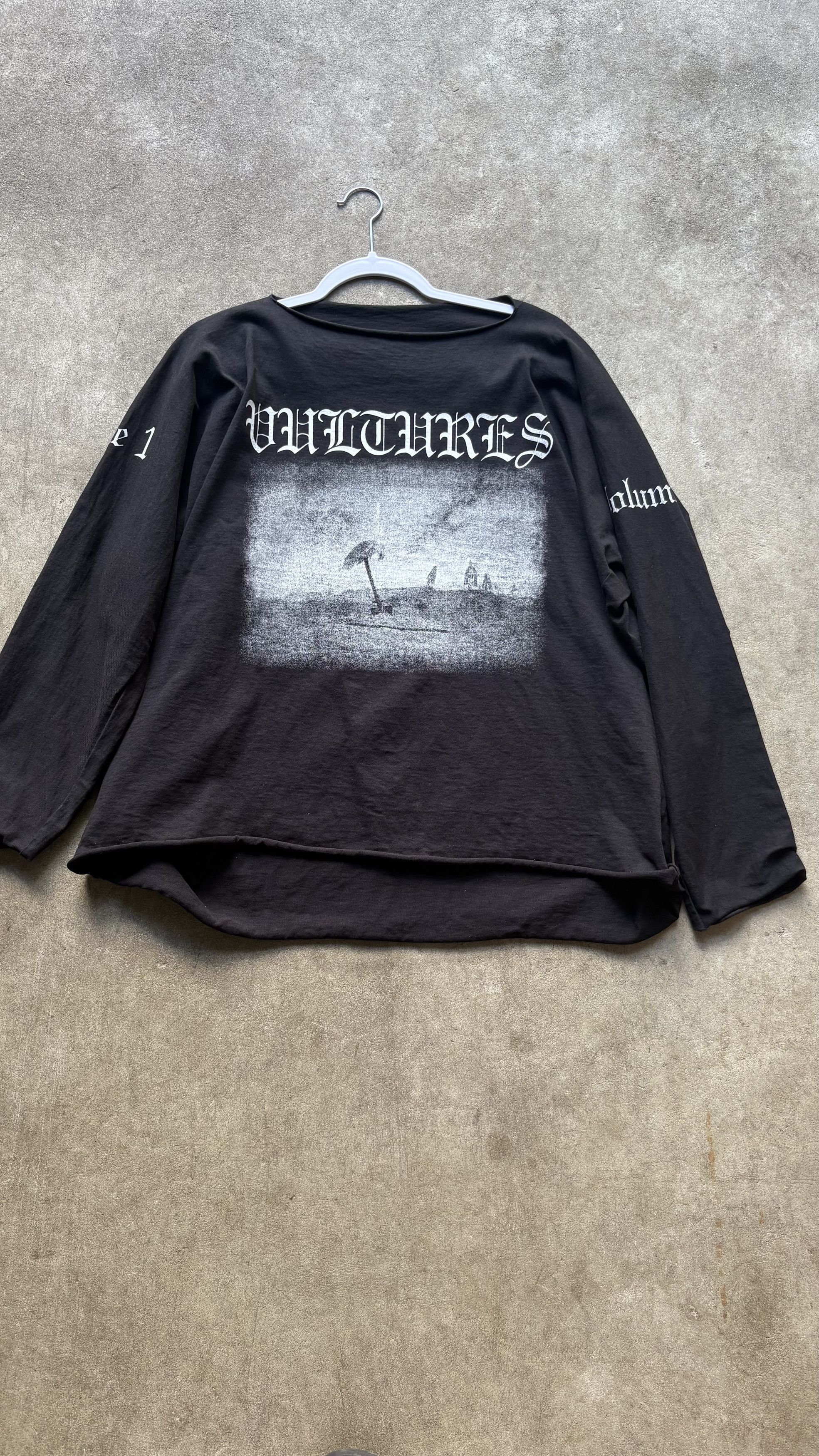 Yeezy VULTURES 1 TRACKLIST LONGSLEEVE Size US M / EU 48-50 / 2 - 1 Thumbnail