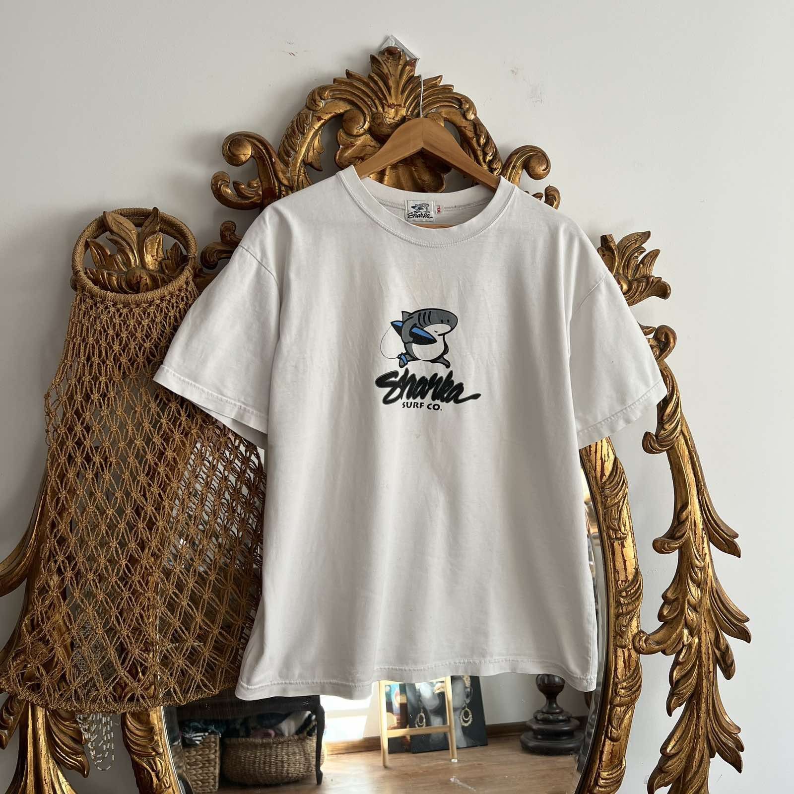 Vintage Vintage Sharka Surf Co Hawaii tshirt 90s Sz XL Size US XL / EU 56 / 4 - 1 Thumbnail