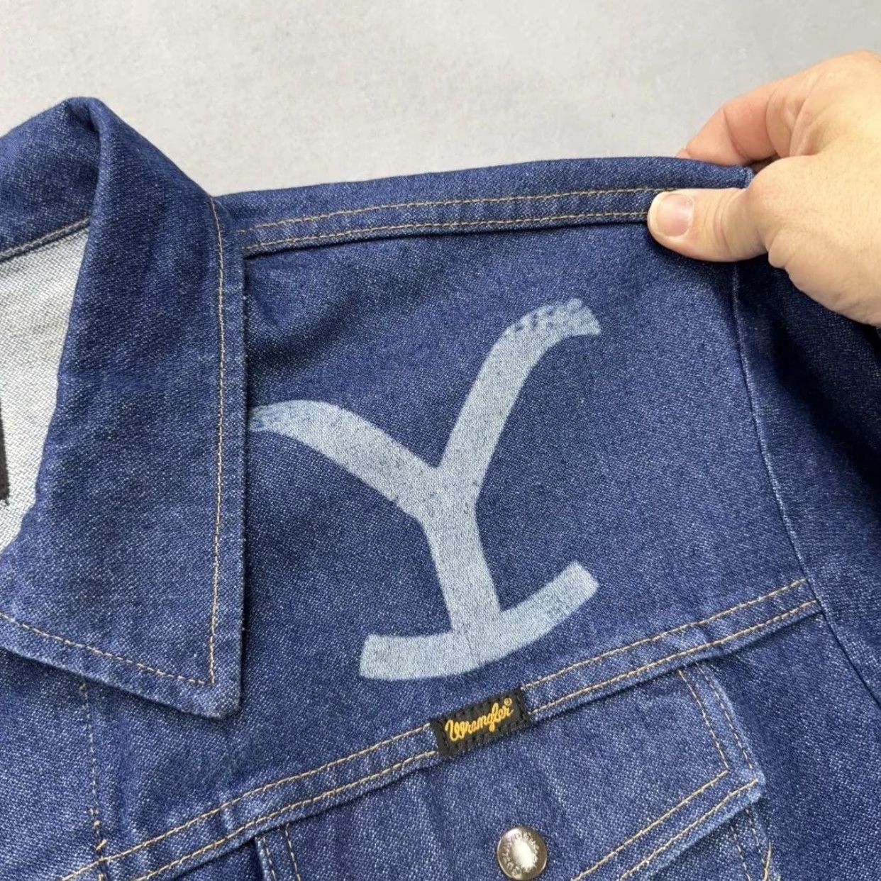 Wrangler VINTAGE Wrangler Yellowstone Jacket Mens 2XLT Blue Denim Western Skull Back Graphic Size US XXL / EU 58 / 5 - 3 Thumbnail