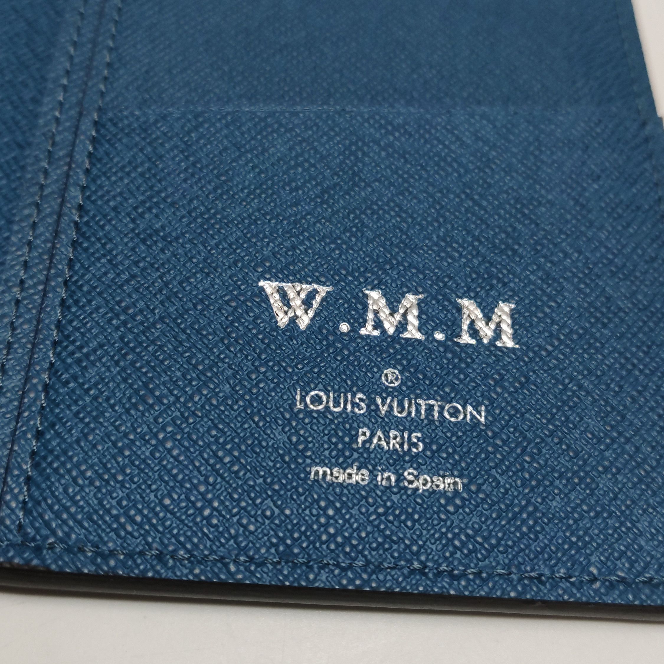 Louis Vuitton Louis Vuitton (LV) Brazza solid color water ripple fold wal Size ONE SIZE - 2 Thumbnail
