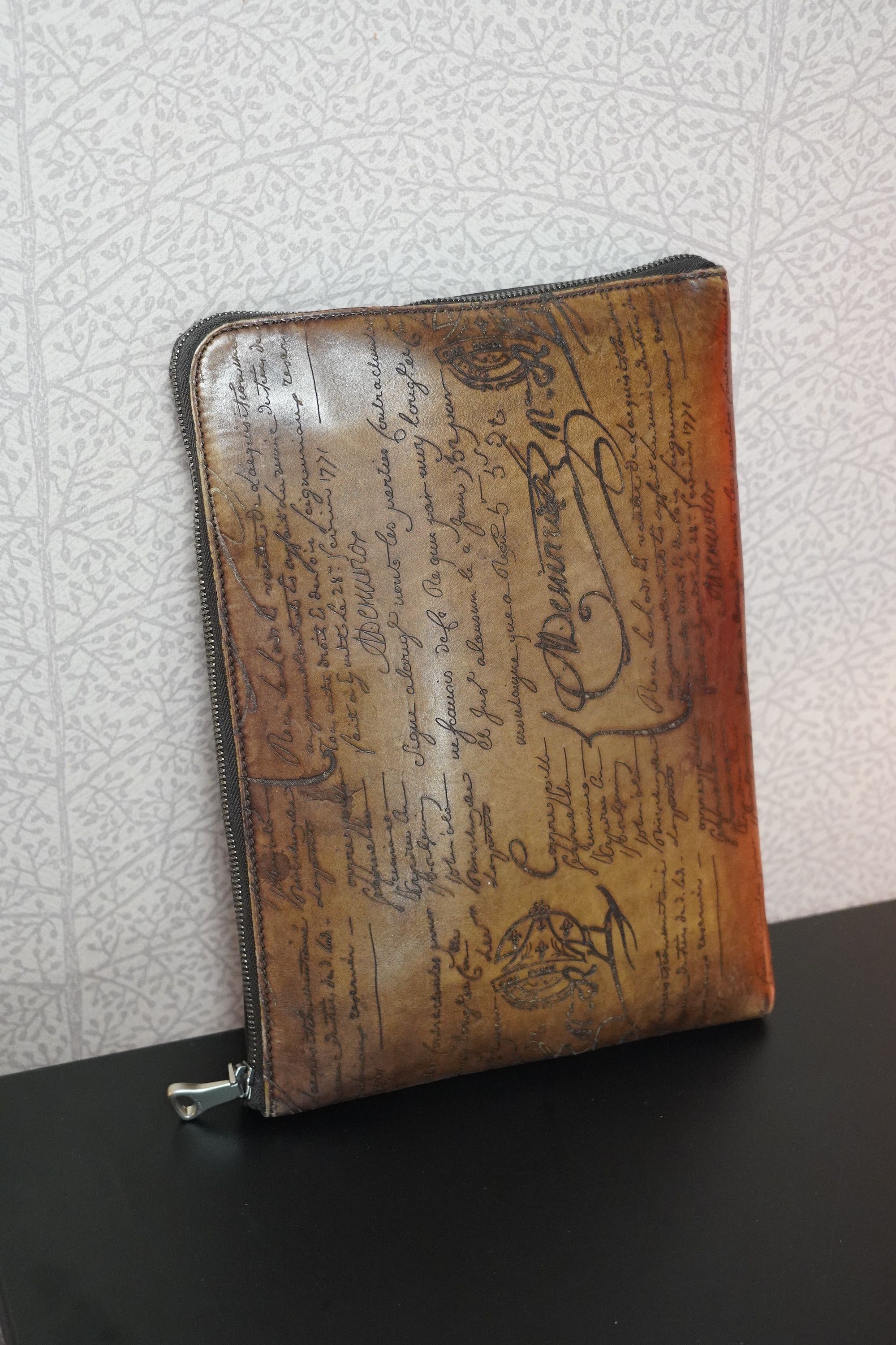 Berluti Berluti / Scritto Calligraphy Leather Clutch Bag / Brown Size ONE SIZE - 6 Thumbnail