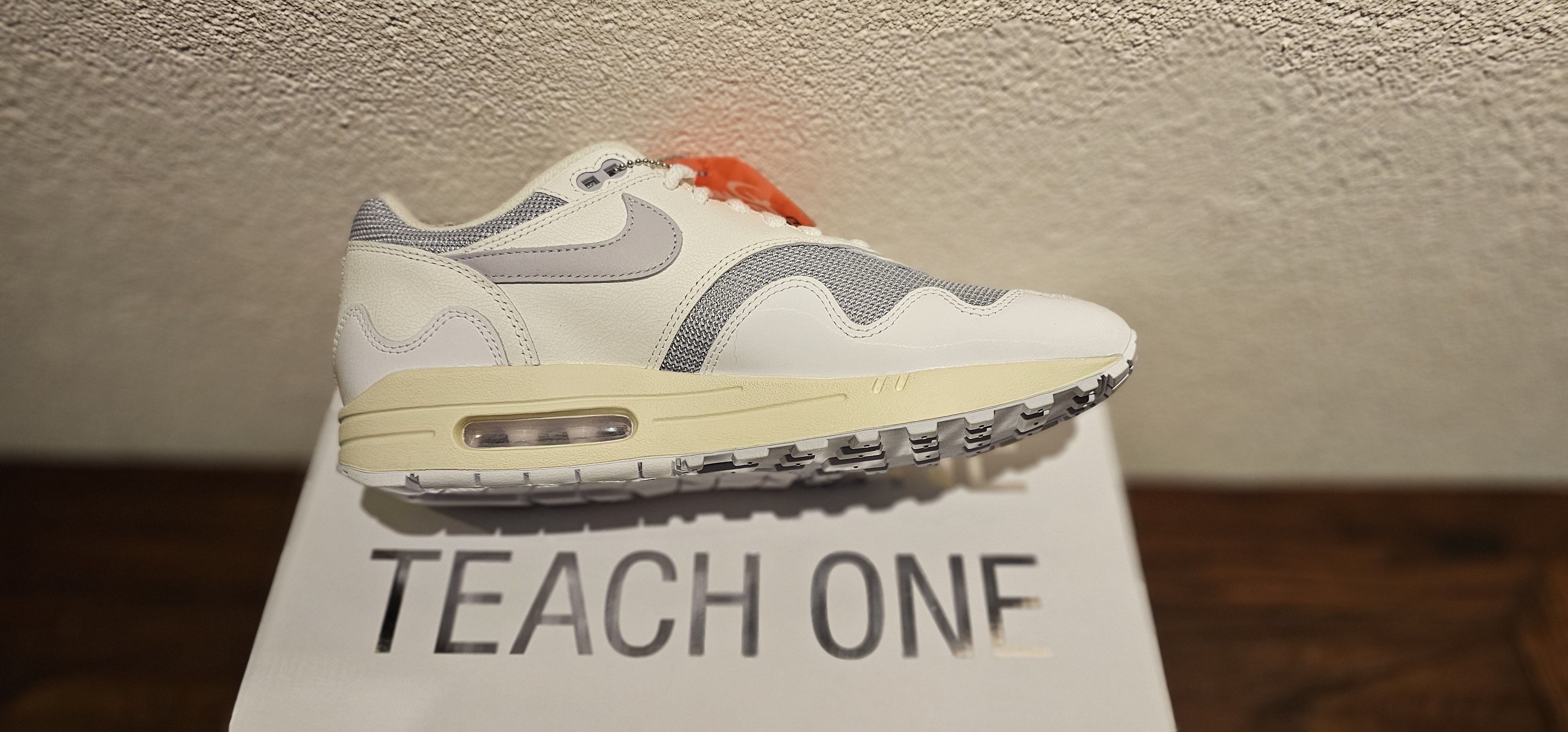 Nike × Patta Nike Air Max 1 Patta Waves White Silver Size US 9 / EU 42 - 8 Thumbnail