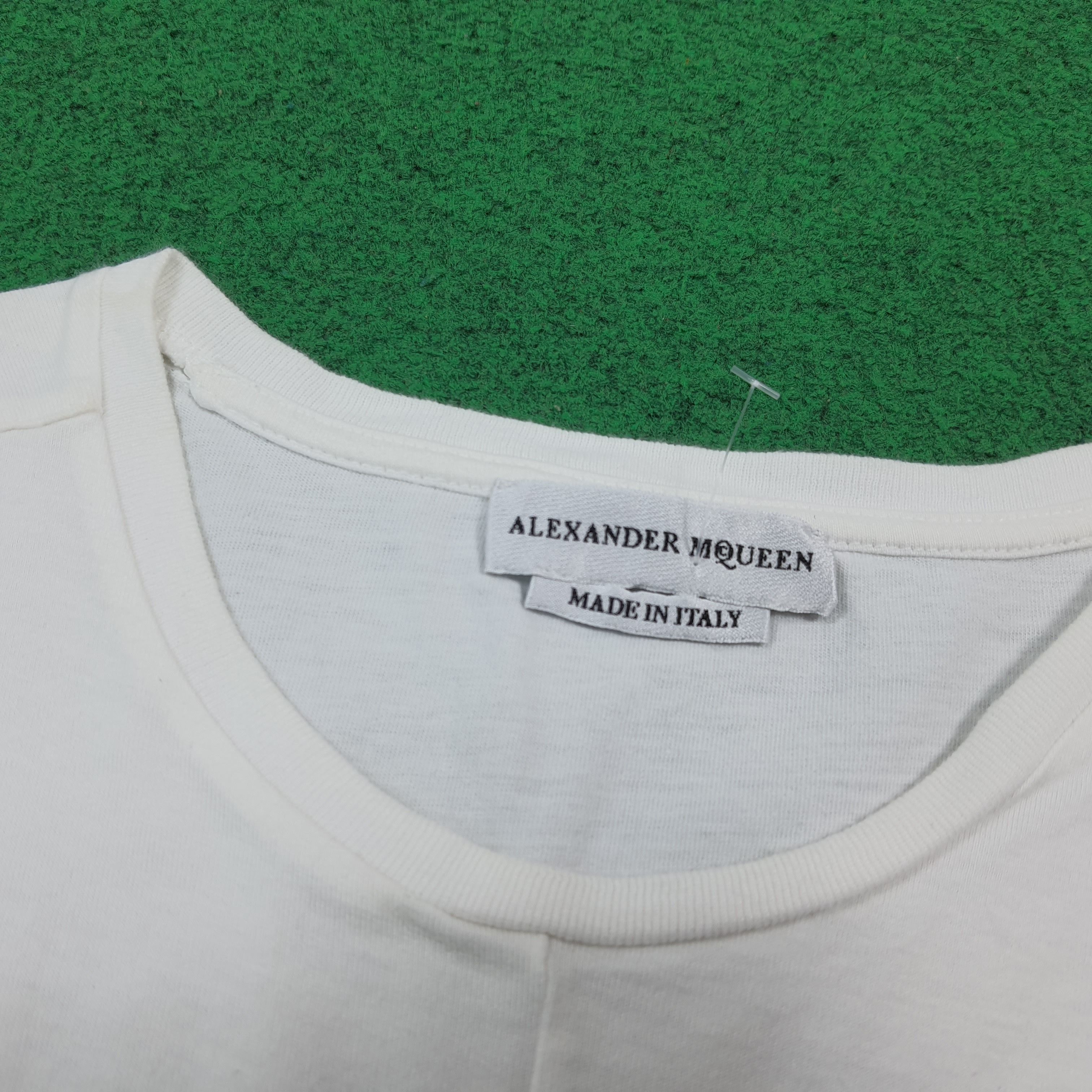 Alexander McQueen Vintage Alexander McQueen Skull Graphic Tshirt C294N68 Size US M / EU 48-50 / 2 - 4 Thumbnail