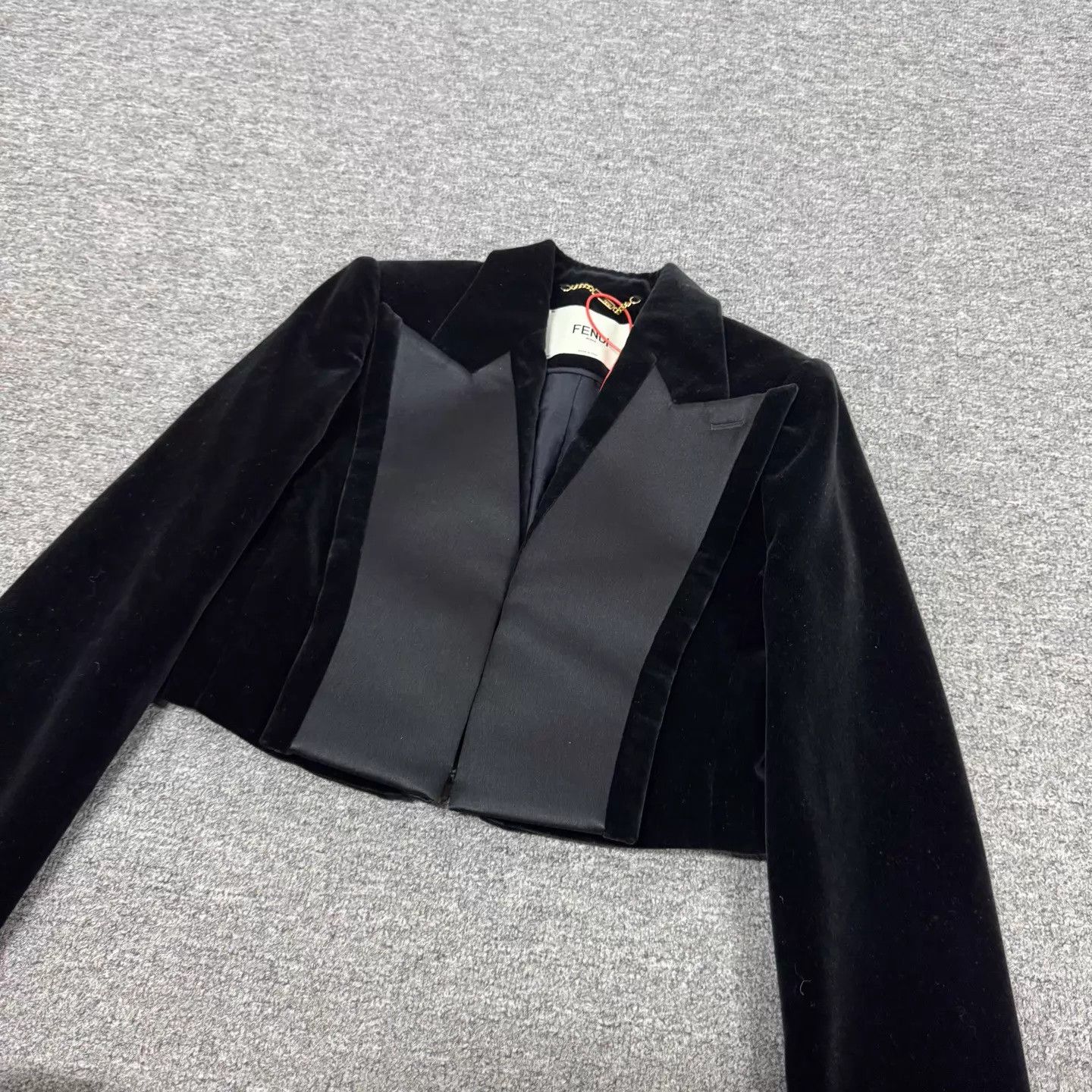Fendi Fendi black velvet & satin short blazer 36 99new Size XS / US 0-2 / IT 36-38 - 3 Thumbnail