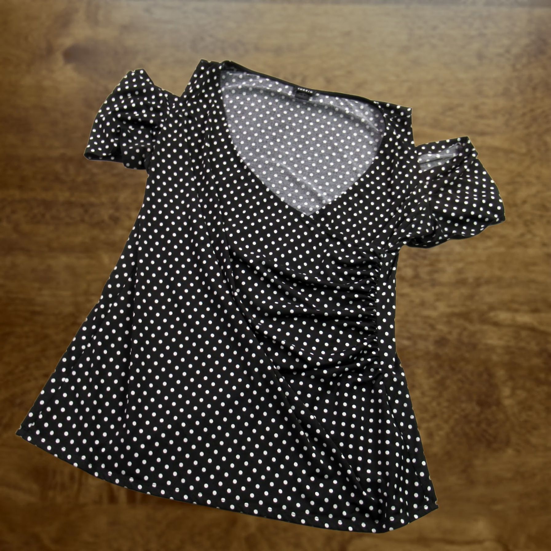 Torrid Torrid Shirt Womens 2 Short Sleeve Lightweight Casual V Neck Black Shirt Size XS / US 0-2 / IT 36-38 - 1 Thumbnail