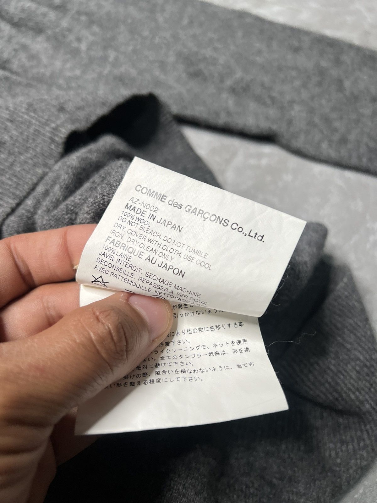 Comme des Garcons PLAY Play CDG F/W 04 Chest heart Logo Wool Sweater Size US M / EU 48-50 / 2 - 8 Thumbnail