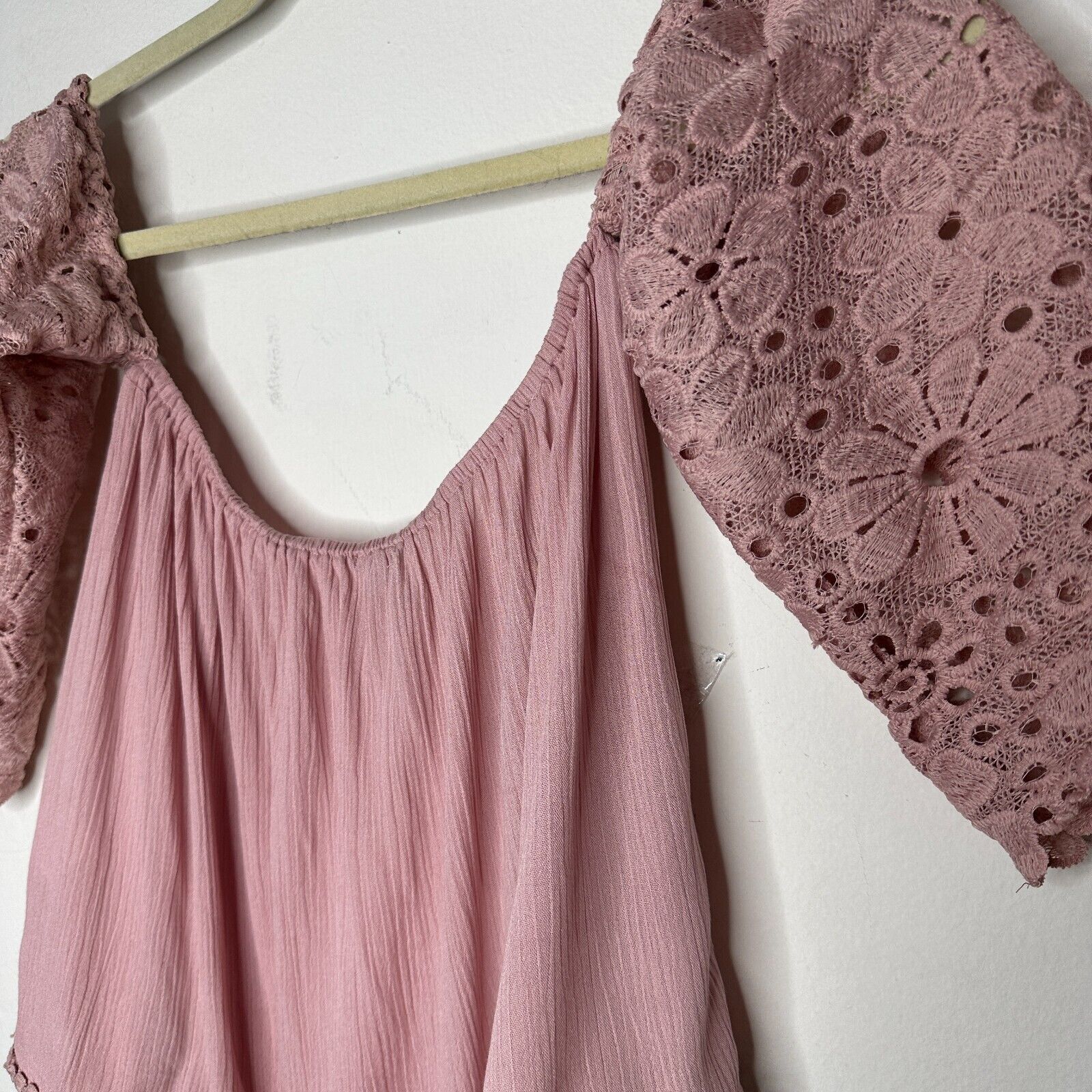 Other Charlotte Russe Dusty Pink Off Shoulder Eyelet Crop Blouse S Size S / US 4 / IT 40 - 10 Thumbnail
