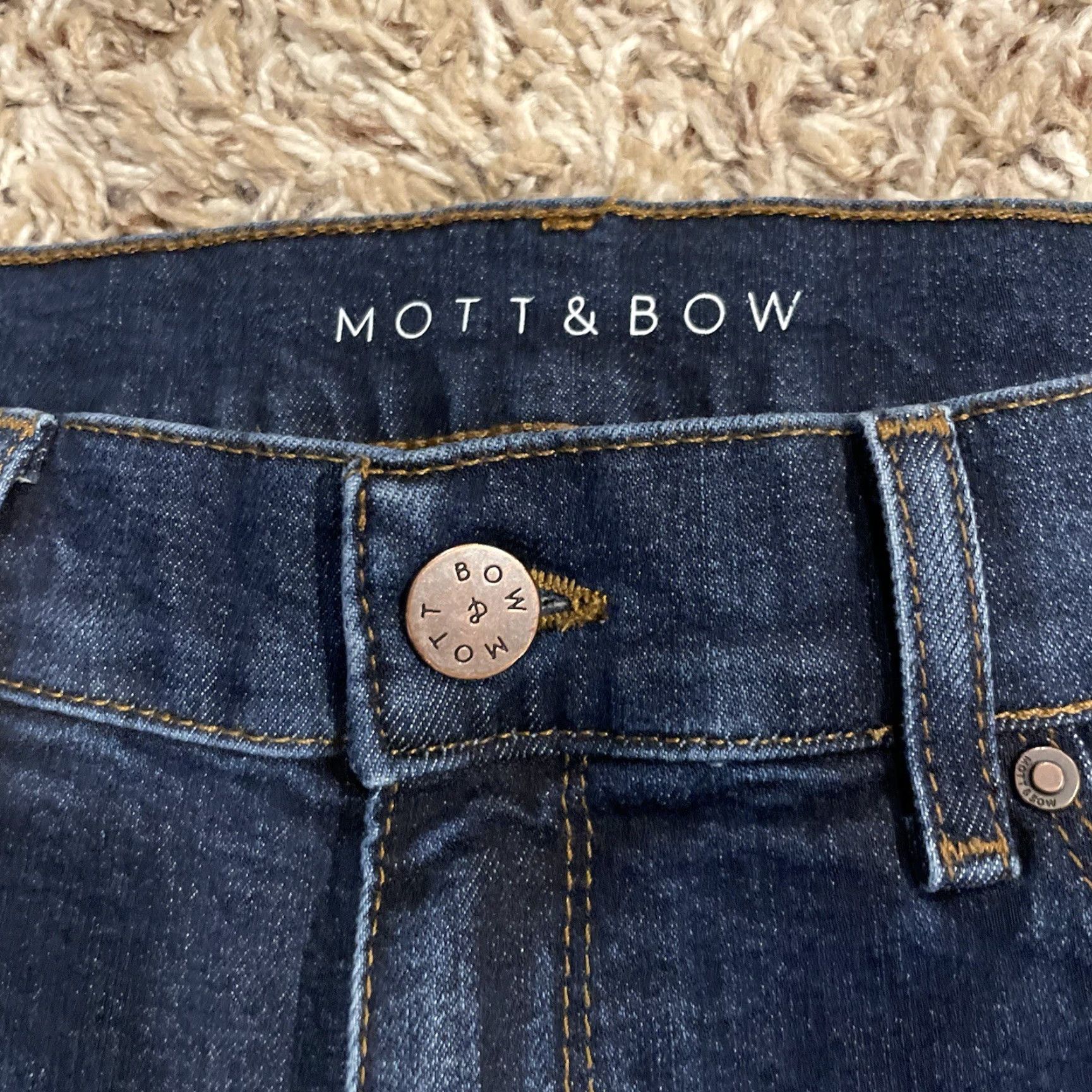 Mott & Bow Mott & Bow Jeans Women 28x30 Blue Denim Dark Wash Stretch Boyfriend Regular Rise 28 Inseam Pockets Zip Button Cotton Polyester Spandex Denim Size 28" / US 6 / IT 42 - 7 Thumbnail
