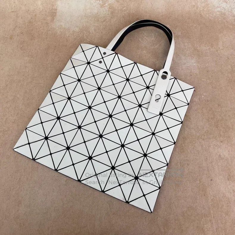 Issey Miyake Issey Miyake White Classic Quilted Tote Shoulder Bag Size ONE SIZE - 2 Thumbnail