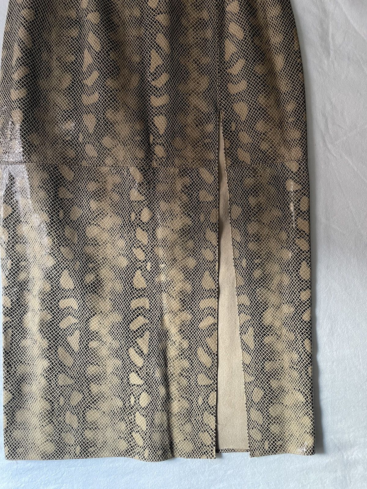 16Arlington 16Arlington Python Pencil Skirt Size 26" / US 2 / IT 38 - 2 Thumbnail