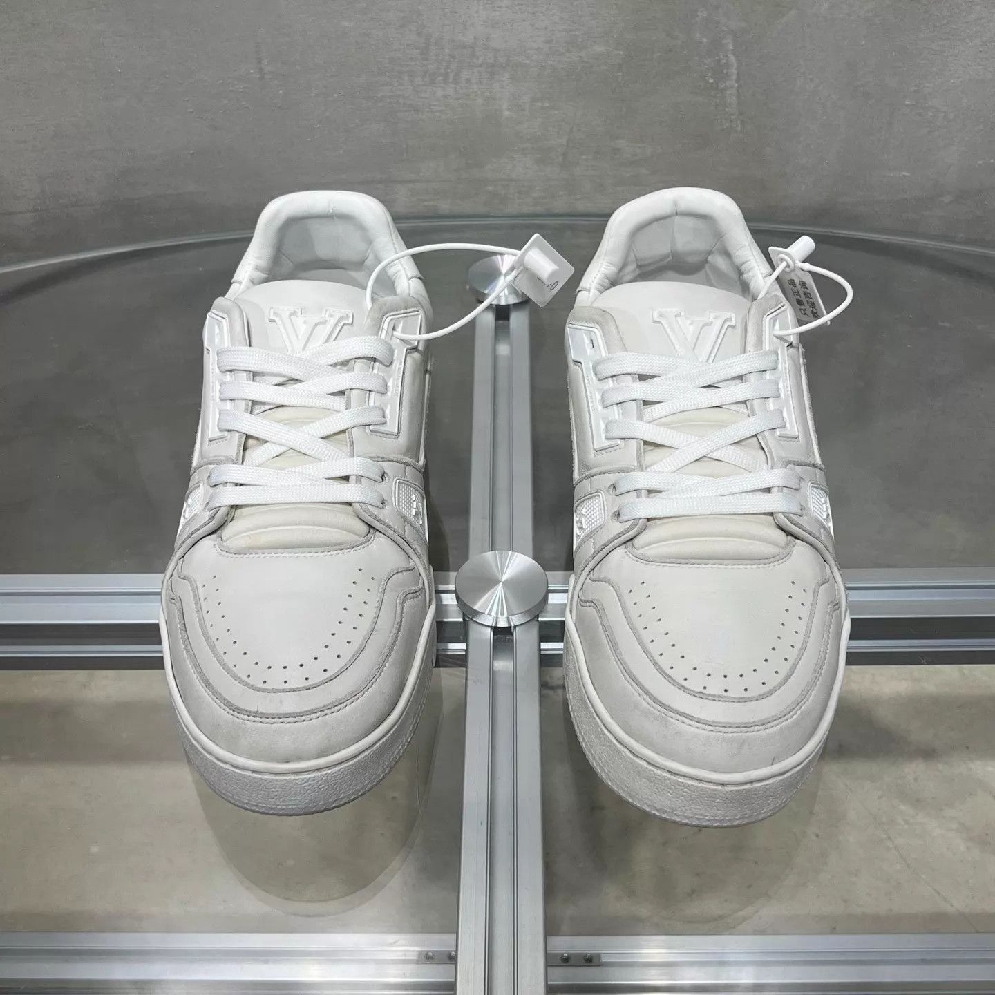 Louis Vuitton Louis Vuitton Off-White Trainer UK6.5 40.5 Size US 7.5 / EU 40-41 - 1 Thumbnail