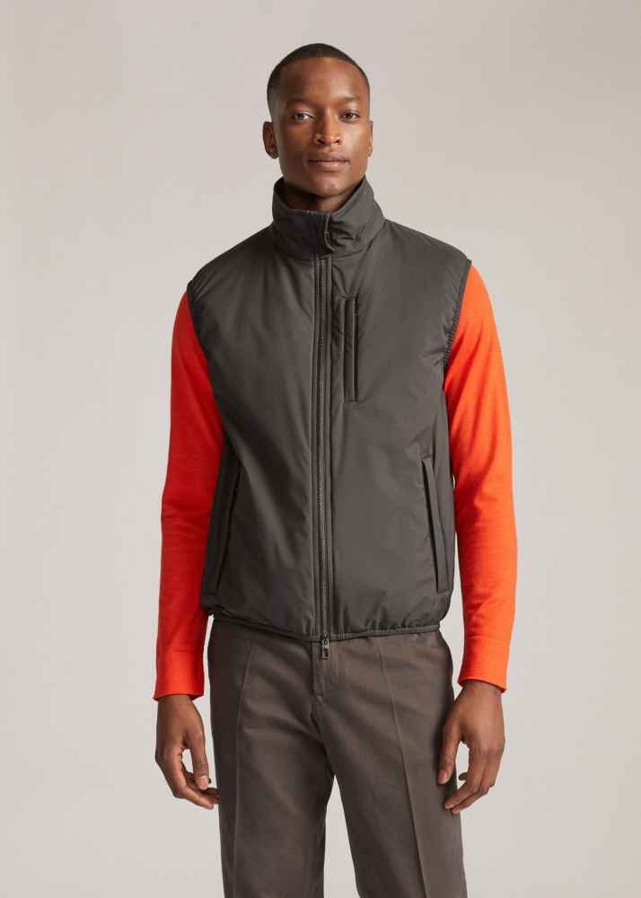 o1loc1c0124 Tillman Vest in Black