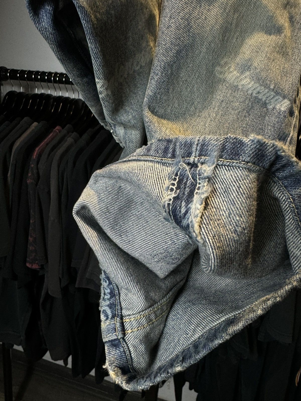 Balenciaga Balenciaga All Over Logo Light Wash Cropped Jeans - 31 Size US 31 - 13 Thumbnail