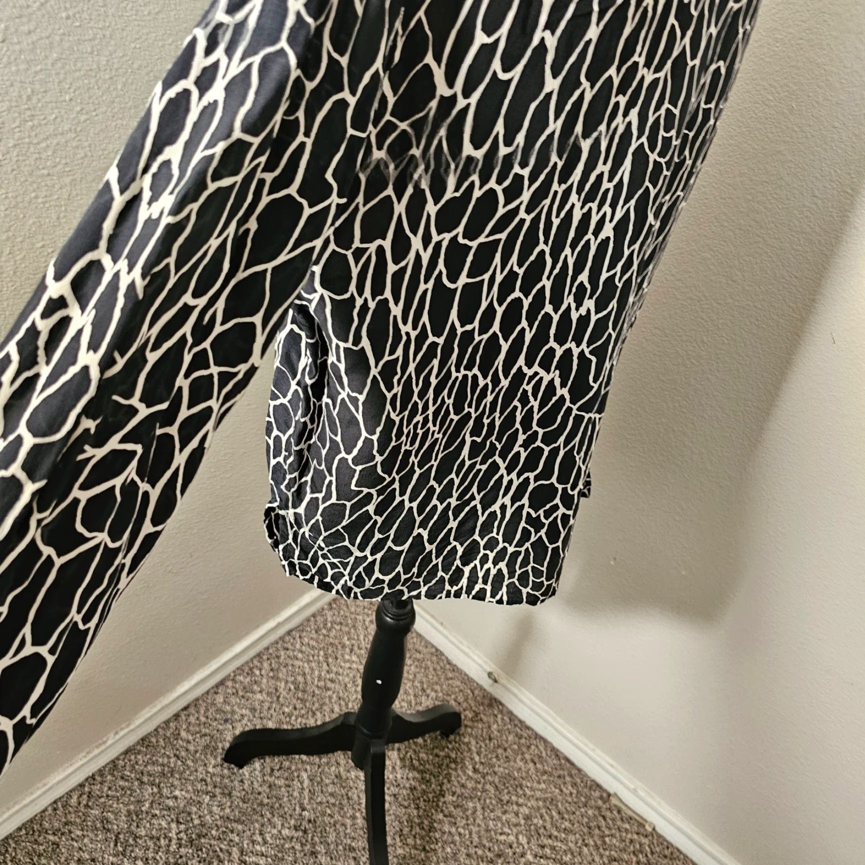 Vintage VINTAGE Allison Taylor Shirt Blouse Women's M Black & White Silk Geometric Print Geometric Blouse 90s Womens Size M / US 6-8 / IT 42-44 - 4 Thumbnail