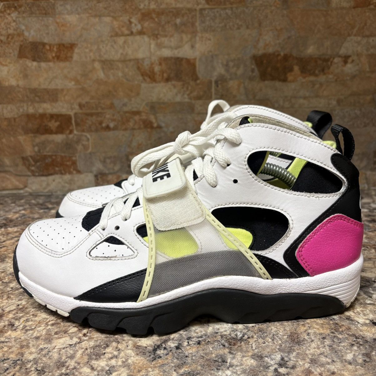 Nike Nike Air Trainer Huarache Fuchsia Volt 679083-109 Size 9 Size US 9 / EU 42 - 2 Thumbnail