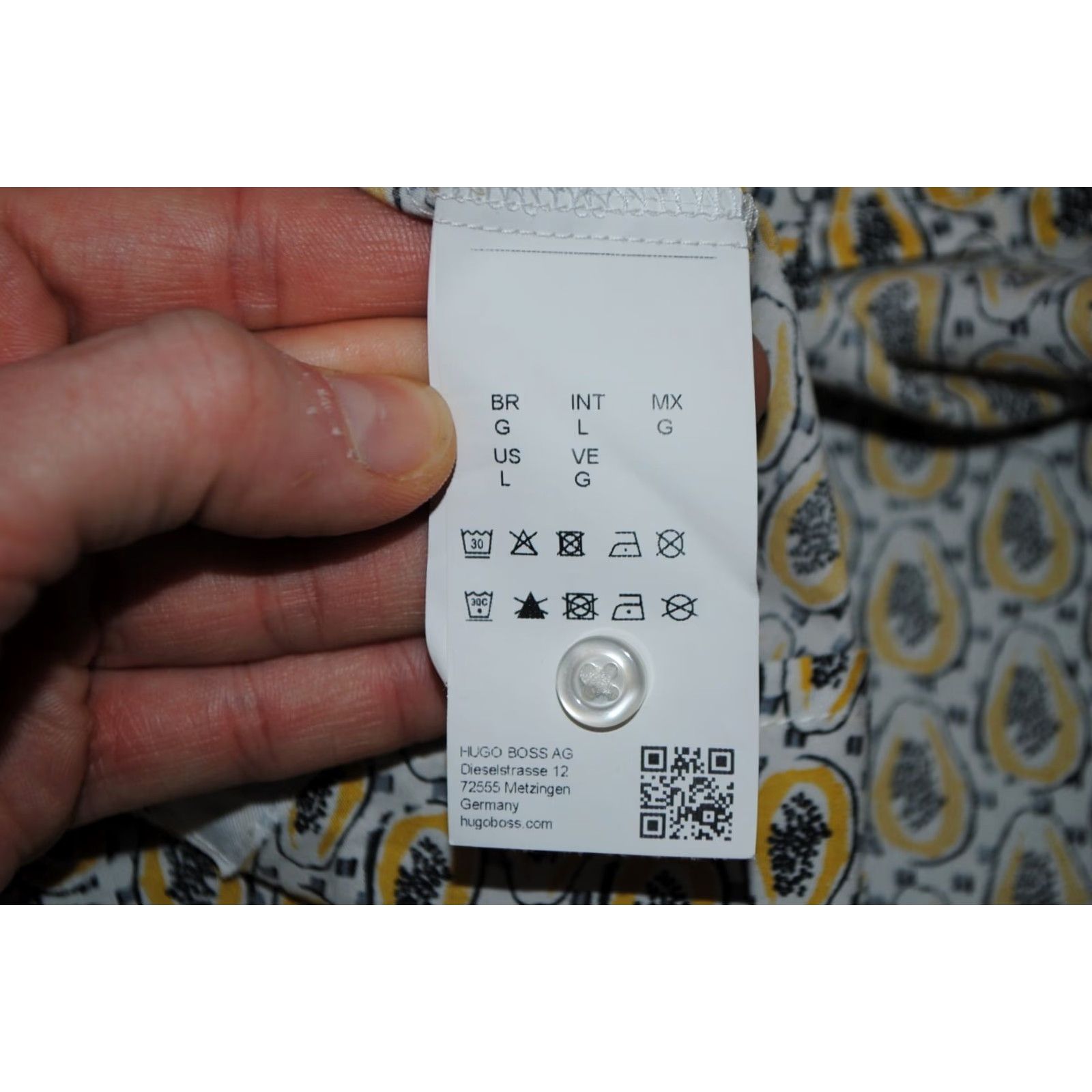 Hugo Boss HUGO BOSS SHIRT CASUAL SHORT SLEEVE SIZE L MENS 100% COTTON BUTTON-DOWN MULTICOLOR Size US L / EU 52-54 / 3 - 5 Thumbnail