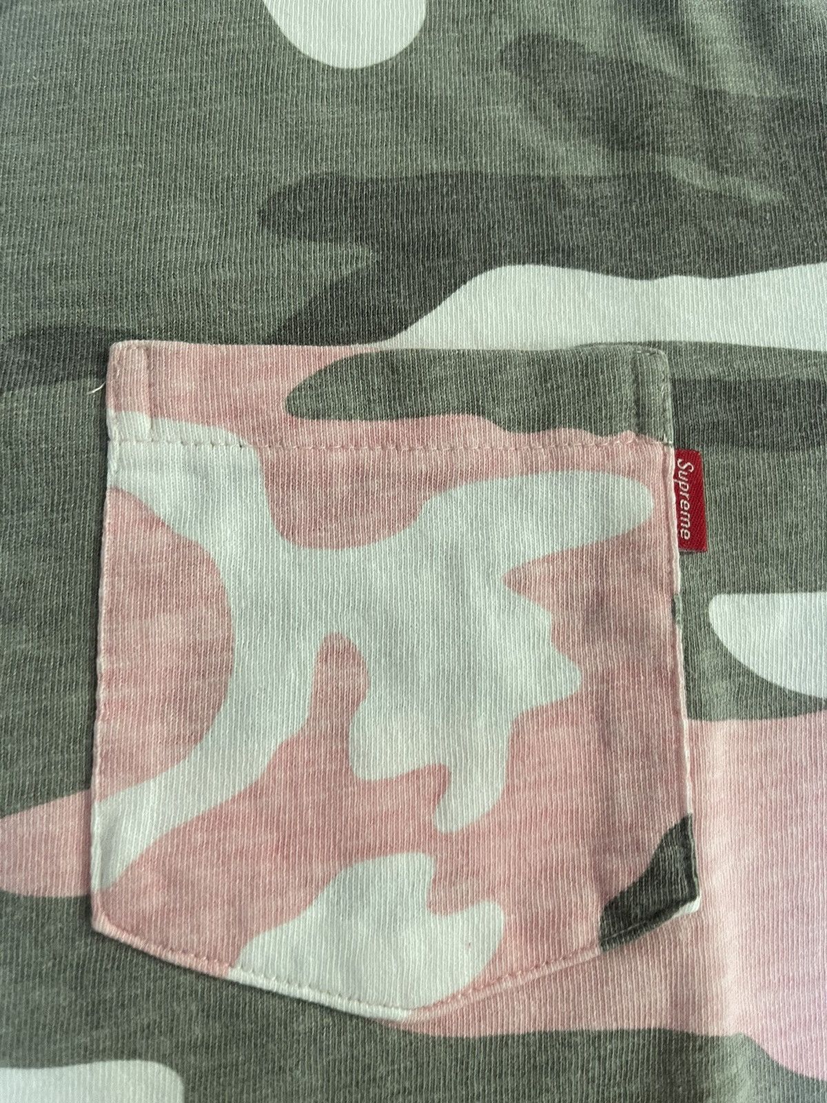 Supreme Supreme pink pocket camo tee new Size US M / EU 48-50 / 2 - 3 Thumbnail