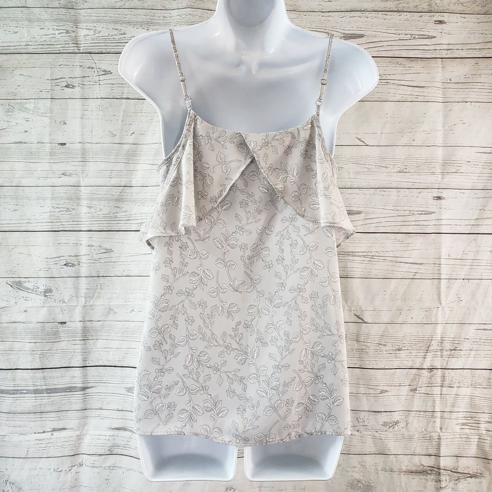 Banana Republic VINTAGE Banana Republic Womens Cold Shoulder Top XS Gray White Floral Ruffle Blouse Shirt Size XS / US 0-2 / IT 36-38 - 4 Thumbnail